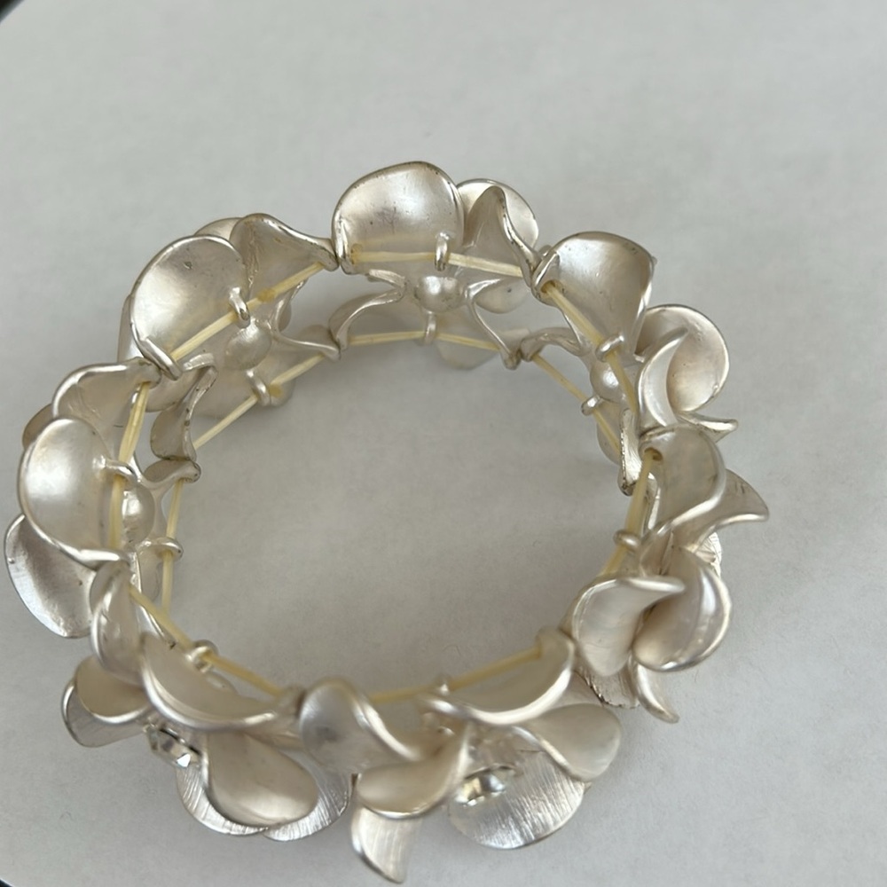Costume Jewelry Bracelet - Picture 6 of 9